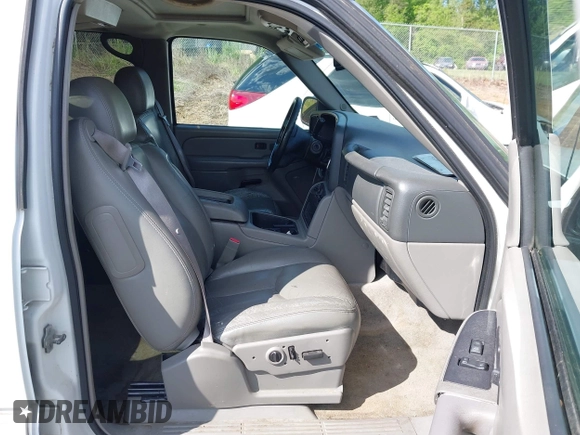 2006 Chevrolet Suburban Z71 with VIN 3GNFK16Z46G103093, listed as a IAAI auction lot 42179947 with 211,301 mi miles and . Bid and sale history available at DreamBid. Image 5.