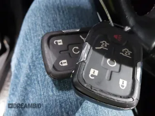 2018 Chevrolet Suburban Premier z VIN 1GNSKJKC9JR100134, wystawiony jako IAAI lot #41449255 z przebiegiem 111 528 mil mil oraz . Historia ofert i sprzedaży dostępna na DreamBid. Obrazek 11.