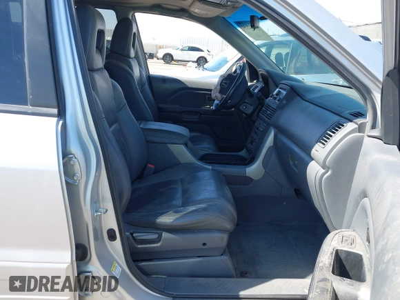 2005 Honda Pilot EX-L z VIN 2HKYF18515H550101, wystawiony jako IAAI lot #42182151 z przebiegiem 118 159 mil mil oraz . Historia ofert i sprzedaży dostępna na DreamBid. Obrazek 5.