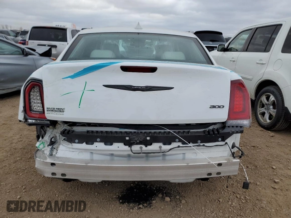 2022 Chrysler 300 Touring L with VIN 2C3CCADGXNH184954, listed as a Copart auction lot 84247384 with 27,297 mi miles and Salvage Title. Bid and sale history available at carsss.com. Image 6.