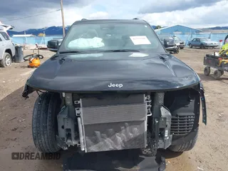 2023 Jeep Grand Cherokee Limited z VIN 1C4RJKBG6P8859034, wystawiony jako IAAI lot #41763549 z przebiegiem 24 476 mil mil oraz . Historia ofert i sprzedaży dostępna na DreamBid. Obrazek 6.
