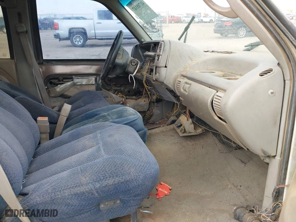1995 Chevrolet Tahoe with VIN 1GNEK13K8SJ452589, listed as a IAAI auction lot 41788147 with 291,313 mi miles. Bid and sale history available at carsss.com. Image 5.