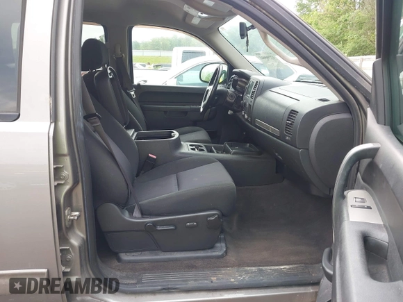 2013 Chevrolet Silverado 1500 LT with VIN 3GCPKSE78DG246175, listed as a IAAI auction lot 42106648 with 161,940 mi miles. Bid and sale history available at carsss.com. Image 5.