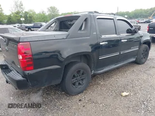 2008 Chevrolet Avalanche LTZ z VIN 3GNFK12318G241601, wystawiony jako IAAI lot #42268422 z przebiegiem 154 345 mil mil oraz . Historia ofert i sprzedaży dostępna na DreamBid. Obrazek 4.