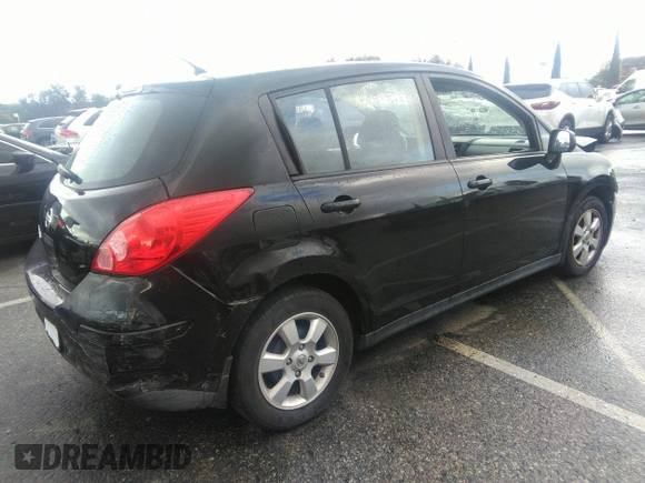 2007 Nissan Versa SL z VIN 3N1BC13E87L382677, wystawiony jako IAAI lot #36512894 z przebiegiem 144 906 mil mil oraz . Historia ofert i sprzedaży dostępna na DreamBid. Obrazek 4.