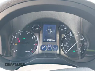 2019 Lexus GX 460 z VIN JTJBM7FX3K5222495, wystawiony jako IAAI lot #42041952 z przebiegiem 79 885 mil mil oraz . Historia ofert i sprzedaży dostępna na DreamBid. Obrazek 7.