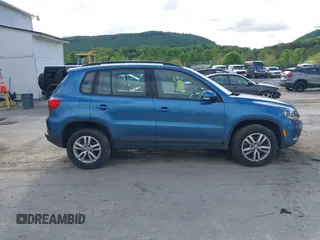 2017 Volkswagen Tiguan S z VIN WVGAV7AX8HK019708, wystawiony jako IAAI lot #42208963 z przebiegiem 95 374 mil mil oraz . Historia ofert i sprzedaży dostępna na DreamBid. Obrazek 13.