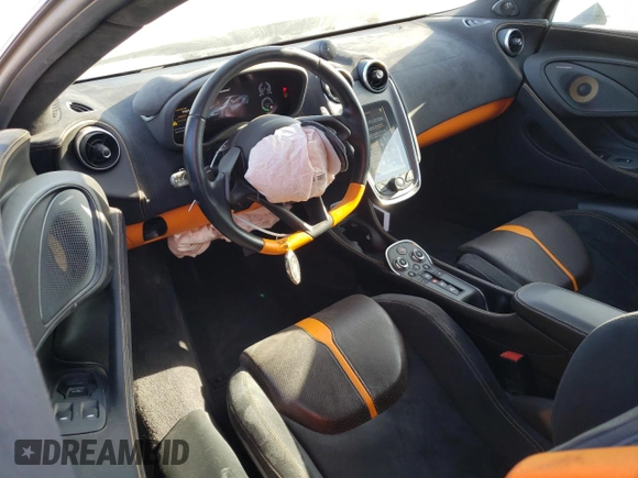2017 McLaren 570S z VIN SBM13DAA3HW003517, wystawiony jako Copart lot #37948714 z przebiegiem 7587 mil mil oraz . Historia ofert i sprzedaży dostępna na DreamBid. Obrazek 8.