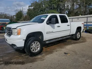 2013 GMC Sierra 2500HD Denali z VIN 1GT125E83DF232766, wystawiony jako Copart lot #46632145 z przebiegiem 286 573 mil mil oraz Szkoda całkowita • Salvage title. Historia ofert i sprzedaży dostępna na DreamBid. Obrazek 1.