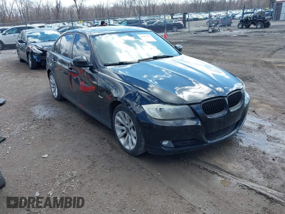 2011 BMW 3 Series 328i xDrive with VIN WBAPK5G57BNN81989, listed as a IAAI auction lot 41861121 with 176,847 mi miles. Bid and sale history available at carsss.com. Image 1.