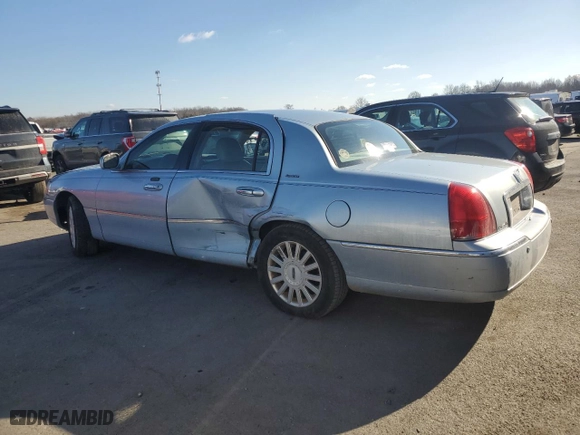 2005 Lincoln Town Car Signature with VIN 1LNHM81W65Y644390, listed as a Copart auction lot 88070925 with 184,453 mi miles and Salvage Title. Bid and sale history available at carsss.com. Image 2.