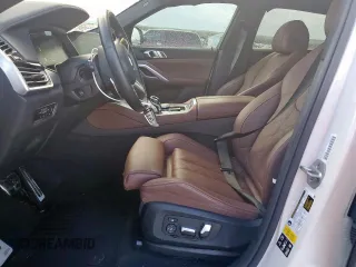 2023 BMW X6 xDrive40i z VIN 5UXCY6C08P9N43749, wystawiony jako Copart lot #54092795 z przebiegiem 39 495 mil mil oraz Szkody całkowita. Historia ofert i sprzedaży dostępna na DreamBid. Obrazek 7.