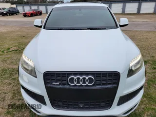 2013 Audi Q7 3.0T S line Prestige with VIN WA1DGAFE2DD010818, listed as a IAAI auction lot 41640066 with 155,738 mi miles. Bid and sale history available at carsss.com. Image 6.