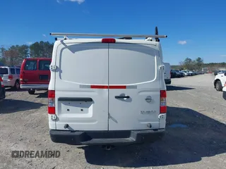 2020 Nissan NV Cargo SV z VIN 1N6BF0KM5LN809313, wystawiony jako IAAI lot #41863076 z przebiegiem 127 505 mil mil oraz . Historia ofert i sprzedaży dostępna na DreamBid. Obrazek 16.