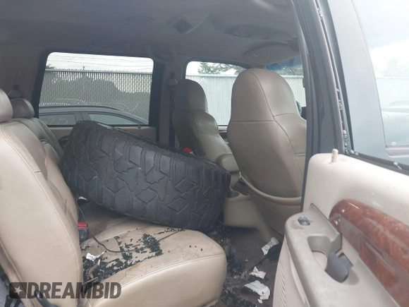 2001 Ford Excursion Limited z VIN 1FMSU43FX1EA39618, wystawiony jako IAAI lot #42519412 z przebiegiem 240 439 mil mil oraz . Historia ofert i sprzedaży dostępna na DreamBid. Obrazek 8.