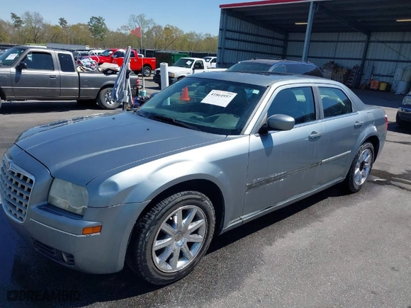 2006 Chrysler 300 Touring with VIN 2C3KA53G76H520880, listed as a IAAI auction lot 41864957 with 186,881 mi miles. Bid and sale history available at carsss.com. Image 2.