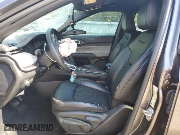 2023 Jeep Compass Latitude с VIN 3C4NJDBN0PT563629, выставлен на аукционе Copart как лот 55604875 с пробегом 80 742 миль миль и Списание • Salvage title. История ставок и продаж доступна на DreamBid. Изображение 7.