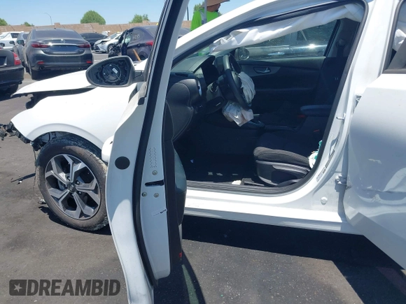2021 Kia Forte LXS with VIN 3KPF24AD8ME403914, listed as a IAAI auction lot 42643903 with 34,305 mi miles and . Bid and sale history available at DreamBid. Image 5.