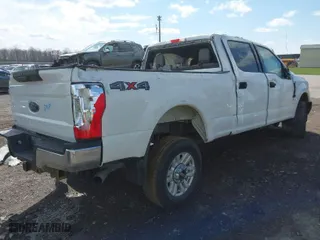 2017 Ford Super Duty F-250 SRW Lariat with VIN 1FT7W2B66HEC64879, listed as a IAAI auction lot 41950847 with 121,700 mi miles. Bid and sale history available at carsss.com. Image 4.