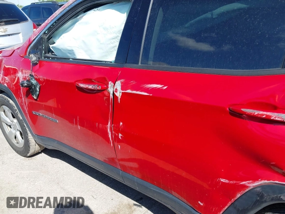2018 Jeep Compass Latitude z VIN 3C4NJDBB6JT142740, wystawiony jako IAAI lot #42212811 z przebiegiem 81 647 mil mil oraz . Historia ofert i sprzedaży dostępna na DreamBid. Obrazek 14.