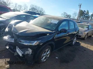 2023 Honda HR-V LX z VIN 3CZRZ1H39PM708833, wystawiony jako IAAI lot #41825121 z przebiegiem 21 395 mil mil oraz . Historia ofert i sprzedaży dostępna na DreamBid. Obrazek 2.