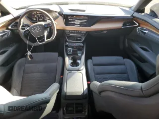 2023 Audi e-tron GT Premium Plus z VIN WAUFJBFW5P7001531, wystawiony jako Copart lot #41682225 z przebiegiem 25 115 mil mil oraz Szkoda całkowita • Salvage title. Historia ofert i sprzedaży dostępna na DreamBid. Obrazek 8.