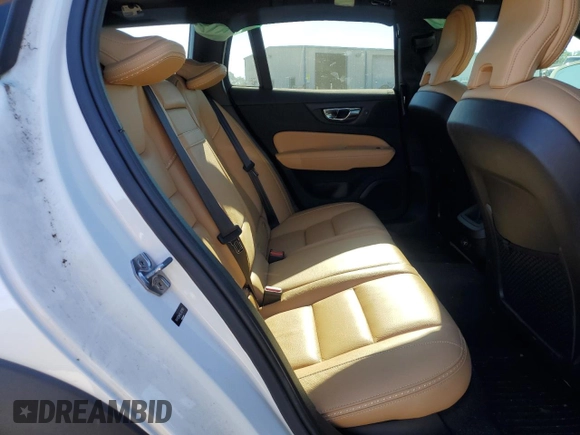 2020 Volvo V60 z VIN YV4102WK4L1031160, wystawiony jako Copart lot #64443443 z przebiegiem 41 648 mil mil oraz . Historia ofert i sprzedaży dostępna na DreamBid. Obrazek 11.