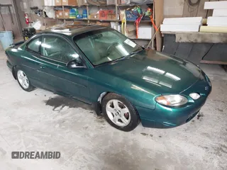 1999 Ford Escort Cool z VIN 3FAKP1139XR118227, wystawiony jako IAAI lot #42297769 z przebiegiem 104 977 mil mil oraz . Historia ofert i sprzedaży dostępna na DreamBid. Obrazek 1.