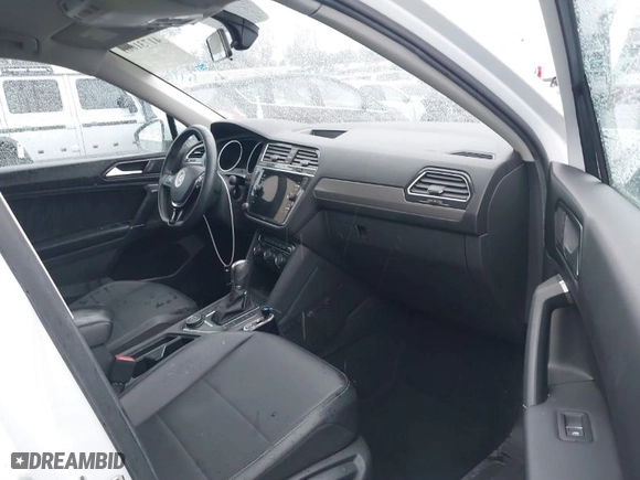2018 Volkswagen Tiguan SEL with VIN 3VV2B7AX4JM140172, listed as a IAAI auction lot 41731061 with 103,459 mi miles. Bid and sale history available at carsss.com. Image 5.
