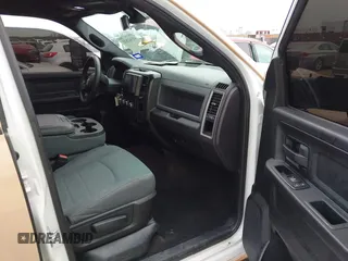 2015 Ram 1500 Express z VIN 1C6RR6KT6FS654450, wystawiony jako IAAI lot #41342835 z przebiegiem 147 336 mil mil oraz . Historia ofert i sprzedaży dostępna na DreamBid. Obrazek 5.