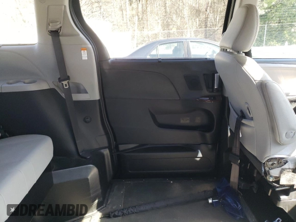2017 Toyota Sienna XLE Auto Access Seat with VIN 5TDYZ3DC5HS871225, listed as a Copart auction lot 49915265 with 91,823 mi miles and Salvage Title. Bid and sale history available at carsss.com. Image 11.