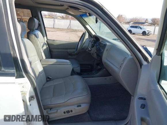 1995 Ford Explorer Eddie Bauer z VIN 1FMDU34X4SZB10719, wystawiony jako IAAI lot #41808364 z przebiegiem 140 085 mil mil oraz . Historia ofert i sprzedaży dostępna na DreamBid. Obrazek 5.