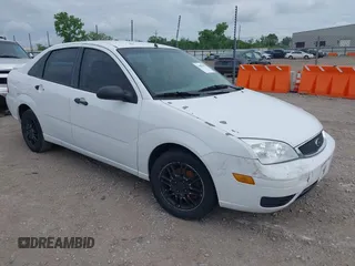 2007 Ford Focus S z VIN 1FAFP34N07W237808, wystawiony jako IAAI lot #42090199 z przebiegiem 181 479 mil mil oraz . Historia ofert i sprzedaży dostępna na DreamBid. Obrazek 1.