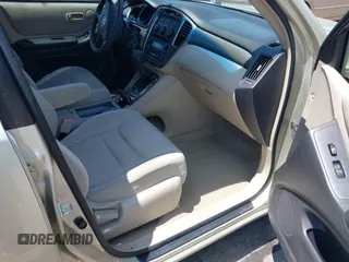 2003 Toyota Highlander z VIN JTEGD21A930070652, wystawiony jako IAAI lot #42225229 z przebiegiem 130 340 mil mil oraz . Historia ofert i sprzedaży dostępna na DreamBid. Obrazek 5.