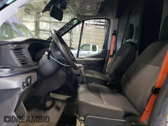 2020 Ford Transit Cargo с VIN 1FTBR3X82LKA18648, выставлен на аукционе Copart как лот 47137805 с пробегом 68 313 миль миль и Списание • Salvage title. История ставок и продаж доступна на DreamBid. Изображение 7.