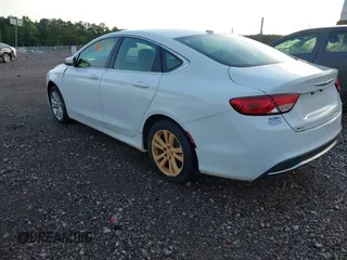 2015 Chrysler 200 Limited z VIN 1C3CCCAB9FN650810, wystawiony jako IAAI lot #42178449 z przebiegiem Nie podano mil oraz . Historia ofert i sprzedaży dostępna na DreamBid. Obrazek 3.