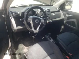 2010 Smart fortwo Pure z VIN WMEEJ3BA4AK342214, wystawiony jako Copart lot #62726614 z przebiegiem 110 472 mil mil oraz Szkoda całkowita • Salvage title. Historia ofert i sprzedaży dostępna na DreamBid. Obrazek 8.