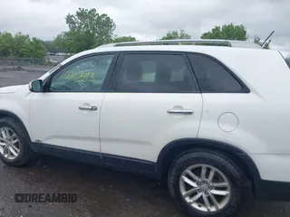 2015 Kia Sorento LX with VIN 5XYKTCA63FG586054, listed as a IAAI auction lot 42246543 with 159,427 mi miles and . Bid and sale history available at DreamBid. Image 14.