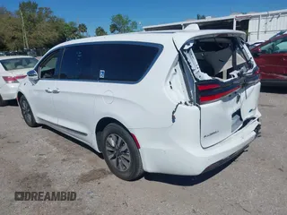 2022 Chrysler Pacifica Hybrid Limited with VIN 2C4RC1S74NR112960, listed as a IAAI auction lot 41584818 with 22,040 mi miles and . Bid and sale history available at DreamBid. Image 3.