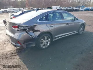 2019 Hyundai Sonata Sport with VIN 5NPE34AF3KH820828, listed as a IAAI auction lot 41015372 with 32,782 mi miles. Bid and sale history available at carsss.com. Image 4.
