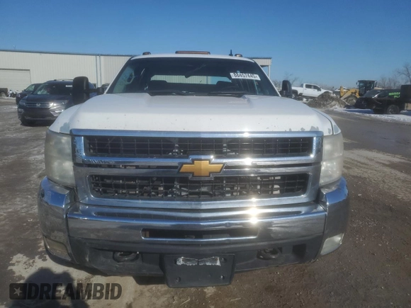 2009 Chevrolet Silverado 3500HD DRW LT with VIN 1GCJK836X9F126549, listed as a Copart auction lot 88457445 with 330,249 mi miles and Salvage Title. Bid and sale history available at carsss.com. Image 5.