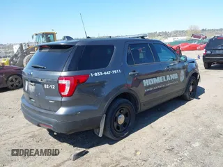 2016 Ford Utility Police Interceptor with VIN 1FM5K8AR2GGA62704, listed as a IAAI auction lot 42005557 with 123,661 mi miles. Bid and sale history available at carsss.com. Image 4.