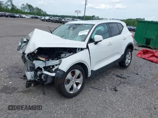 2019 Volvo XC40 Momentum z VIN YV4AC2HK7K2107905, wystawiony jako IAAI lot #40556146 z przebiegiem Nie podano mil oraz . Historia ofert i sprzedaży dostępna na DreamBid. Obrazek 2.