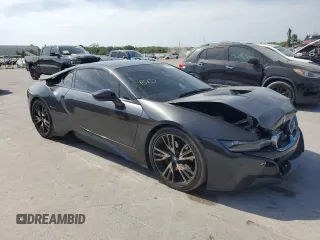 2016 BMW i8 z VIN WBY2Z2C58GV675009, wystawiony jako Copart lot #53946225 z przebiegiem 111 051 mil mil oraz Szkody całkowita. Historia ofert i sprzedaży dostępna na DreamBid. Obrazek 4.