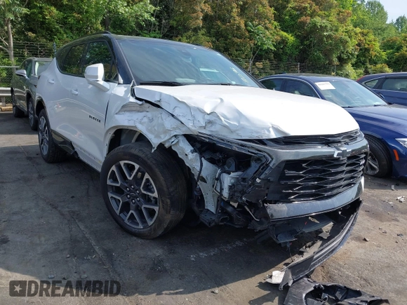 2024 Chevrolet Blazer RS z VIN 3GNKBKRSXRS143036, wystawiony jako IAAI lot #42117715 z przebiegiem 16 093 mil mil oraz . Historia ofert i sprzedaży dostępna na DreamBid. Obrazek 1.