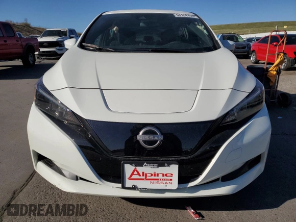 2025 Nissan LEAF S z VIN 1N4AZ1BV1SC562084, wystawiony jako Copart lot #53189765 z przebiegiem 7 953 mil mil oraz Szkoda całkowita • Salvage title. Historia ofert i sprzedaży dostępna na DreamBid. Obrazek 5.