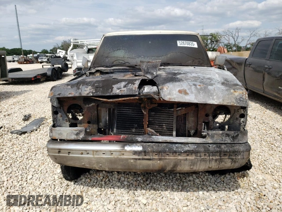 1989 Ford F-250 with VIN 1FTHX26M3KKB47053, listed as a Copart auction lot 52870835 with 0 mi miles and Salvage Title. Bid and sale history available at carsss.com. Image 5.