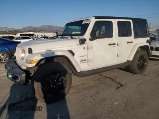 2021 Jeep Wrangler Unlimited Sahara z VIN 1C4JJXP60MW800921, wystawiony jako Copart lot #46296935 z przebiegiem 28 474 mil mil oraz Szkoda całkowita • Salvage title. Historia ofert i sprzedaży dostępna na DreamBid. Obrazek 1.