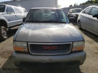 2001 GMC Sonoma SLS w/1SG Pkg with VIN 1GTCS19W318106014, listed as a Copart auction lot 42437444 with 152,169 mi miles and Salvage Title. Bid and sale history available at carsss.com. Image 5.