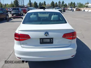 2015 Volkswagen Jetta SE z VIN 3VWD17AJ8FM427248, wystawiony jako IAAI lot #41982151 z przebiegiem 56 526 mil mil oraz . Historia ofert i sprzedaży dostępna na DreamBid. Obrazek 16.